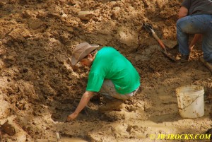 16 Ian Digging Thru Mud