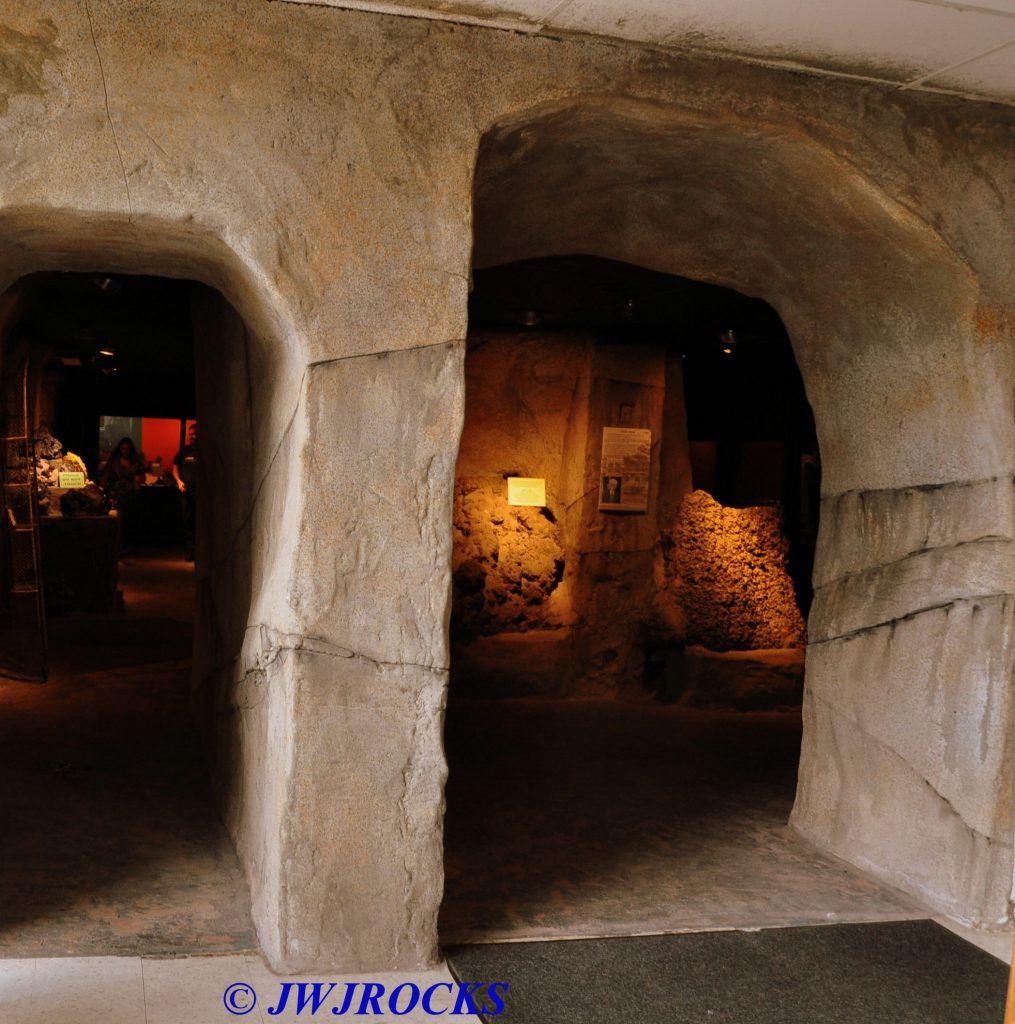 16-interior-mineral-museum